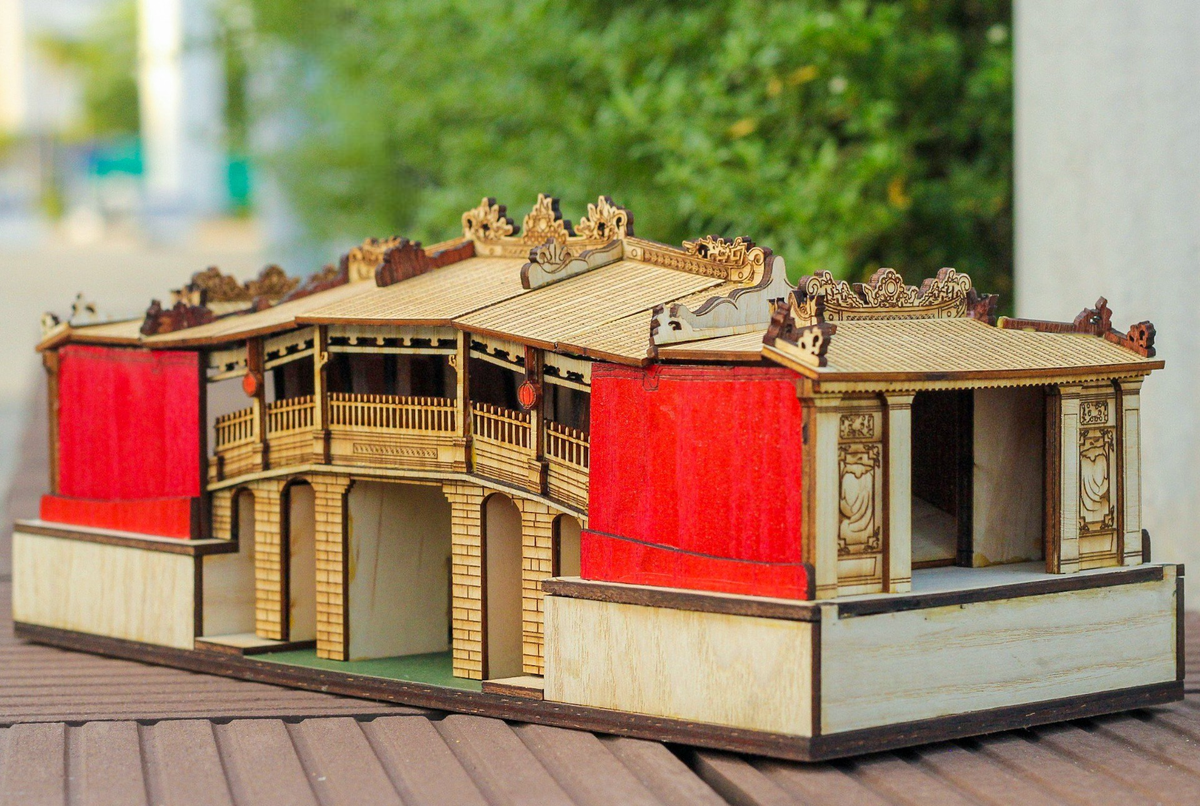 Các kỳ quan, công trình nổi tiếng của Việt Nam được "thu nhỏ" thành những món quà lưu niệm có 1-0-2. Không chỉ là biểu tượng cho sự khéo léo và sáng tạo, những sản phẩm này còn thể hiện nét độc đáo và đa dạng văn hóa của từng địa phương, thu hút sự quan tâm của du khách trong và ngoài nước.