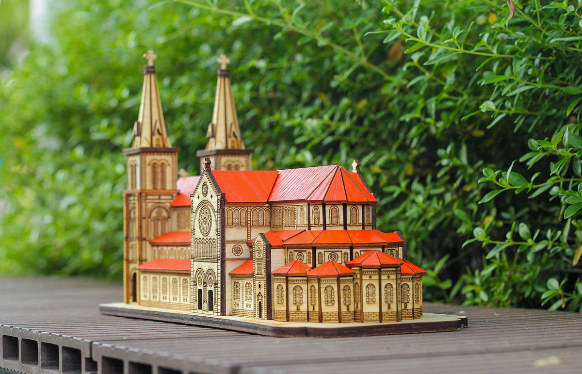 Mô hình Nhà thờ Đức Bà.