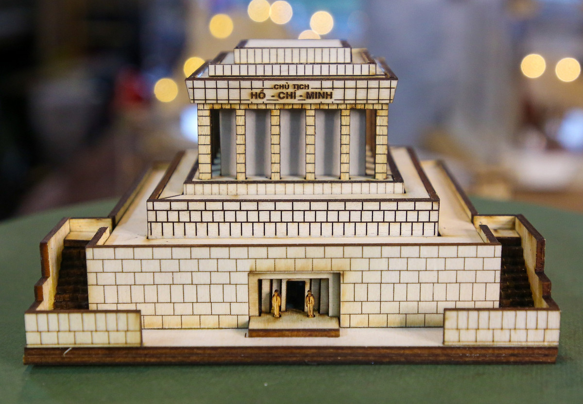 Mô hình Lăng Chủ tịch Hồ Chí Minh (Hà Nội).