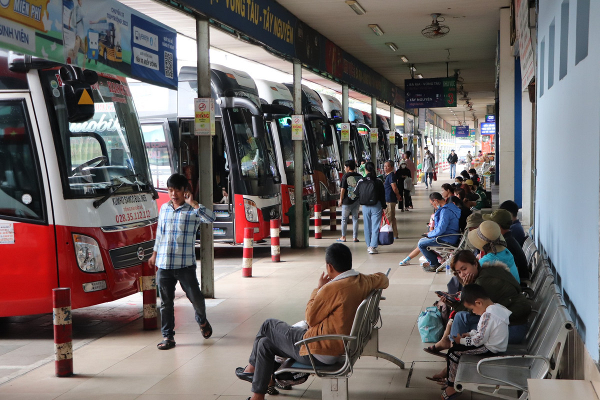 Ngay cuoi nam 2022, khach nuom nuop do ra ben xe ve que