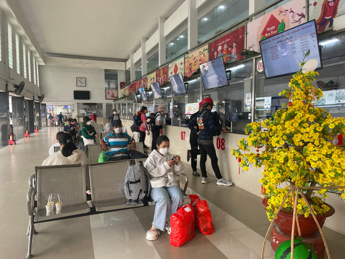 Ngay cuoi nam 2022, khach nuom nuop do ra ben xe ve que-Hinh-6