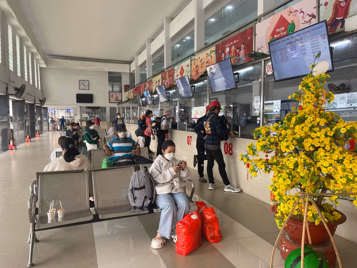 Ngay cuoi nam 2022, khach nuom nuop do ra ben xe ve que-Hinh-6