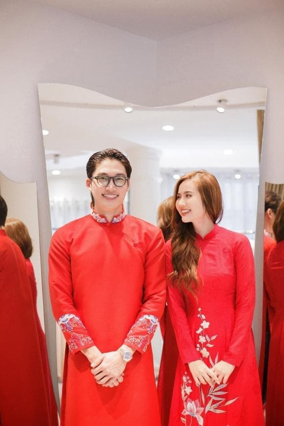 Đình Tú nói về nụ hôn trán với Huyền Lizzie ảnh 3