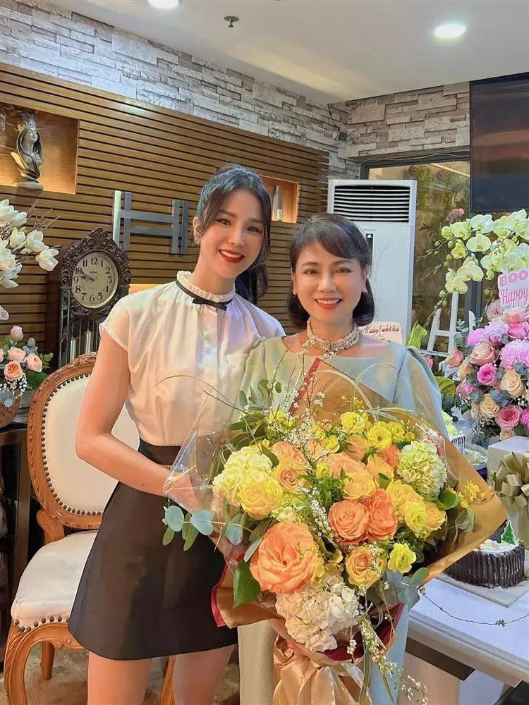 Diệp Lâm Anh thừa nhận 'xa mặt cách lòng' với mẹ chồng - Hình 4 Diep Lam Anh thua nhan 'xa mat cach long' voi me chong-Hinh-4