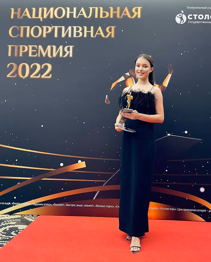 Nhan sac thien than cua nu VDV truot bang xuat sac nhat nuoc Nga 2022-Hinh-4