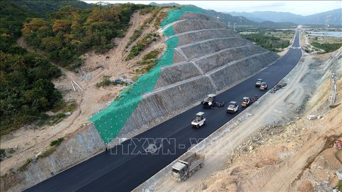 San sang thi cong dong loat sau le khoi cong cao toc Bac - Nam