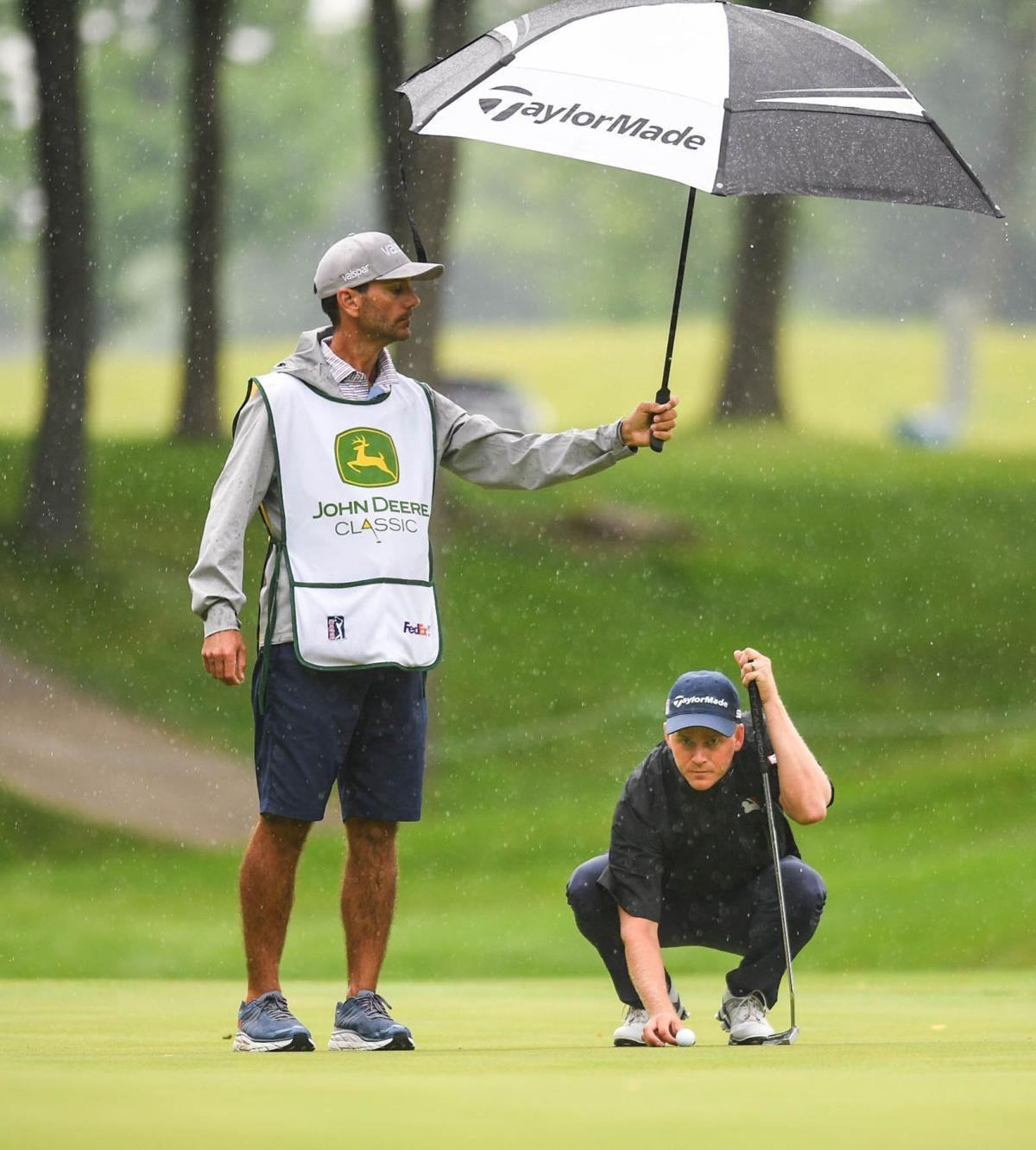 Nu caddie tiet lo chuyen cang thang tren san golf