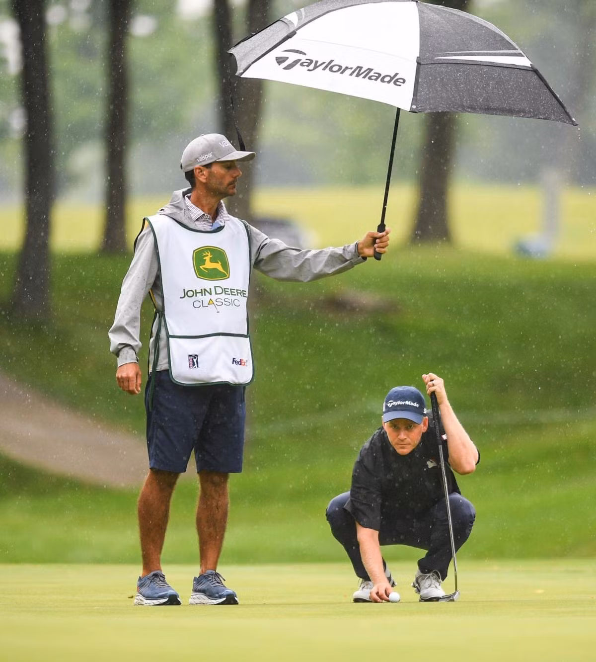 Nu caddie tiet lo chuyen cang thang tren san golf