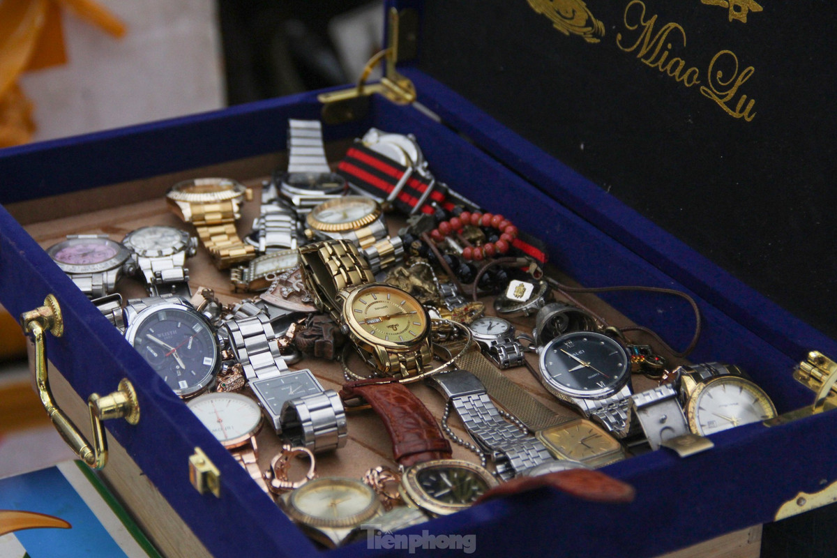 “Những “đồ cũ” ở đây kể cho chúng ta về những năm tháng đã qua, và sự hiện diện của mỗi đồ vật đều để nhắc nhở về kỷ niệm, về ký ức in sâu vào trong từng thế hệ. Tôi cũng rất vui khi không chỉ người lớn tuổi mà cũng có những bạn trẻ quan tâm, đam mê và tìm hiểu”, chị Trinh nói.