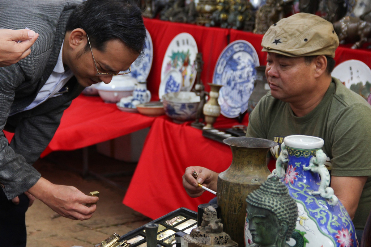 Theo ông Huỳnh Đình Quốc Thiện, Giám đốc Bảo tàng Đà Nẵng, trong gần 10 năm tổ chức, những chợ phiên đồ xưa đã kể cho người dân và du khách những câu chuyện về lịch sử, văn hóa, đời sống bằng chính mỗi hiện vật, tạo nên một không gian giữa lòng thành phố để những người đam mê sưu tầm gắn bó, kết nối.