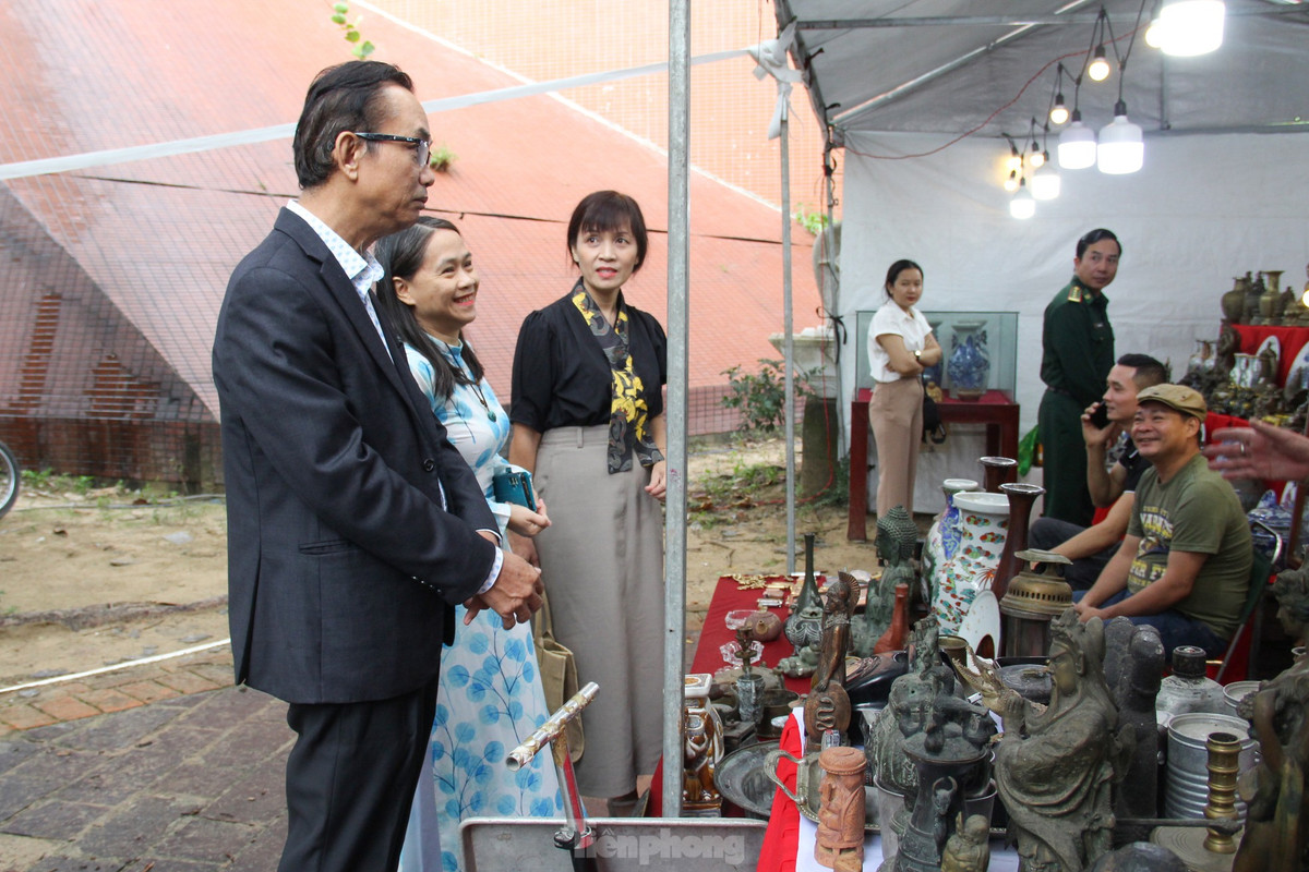 Hiện, mỗi năm, chợ phiên đồ xưa được tổ chức đều đặn 2 lần trong năm vào dịp lễ 30/4 – 1/5 và ngày Di sản Văn hóa Việt Nam tại Bảo tàng Đà Nẵng. Những gian hàng lúc nào cũng thu hút khách tham quan, già có, trẻ có.