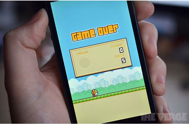 Cha đẻ Flappy Bird sẽ đưa trò chơi này trở lại? Trong lần trả lời phỏng vấn với tạp chí tên tuổi Rolling Stone, Nguyễn Hà Đông cho biết anh đang cân nhắc tới khả năng đưa trò chơi từng gây sốt cộng đồng mạng trong thời gian qua quay trở lại, bất chấp những sự quan tâm thái quá, sự chỉ trích và thậm chí là những đe dọa mà trò chơi có thể đem lại.