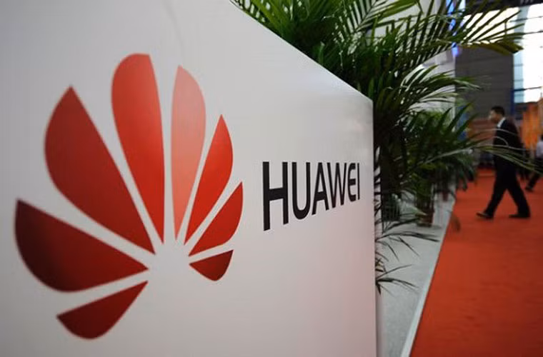 Sắp xuất hiện điện thoại thông minh 2 hệ điều hành. Giám đốc Marketing của Huawei cho biết công ty sẽ cho ra mắt chiếc điện thoại thông minh chạy trên nền tảng của 2 hệ điều hành là Android và Windows Phone vào quý tới, tại Mỹ.