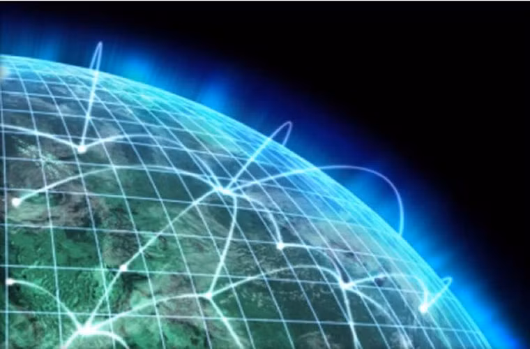 Ủy ban Viễn thông liên bang (FCC), Mỹ đang nghĩ tới việc để dân dùng chung tần số wifi với quân đội. Chủ tịch FCC, Tom Wheeler cho biết ông đang thúc đẩy hiện thực hóa ý tưởng mở rộng phổ tần dùng cho Bộ Quốc phòng trên tần số 3,5 GHz trong vòng 18 tháng tới. Ý tưởng này cho phép người dân có thể dùng chung dải tần với các đài radar quân sự.