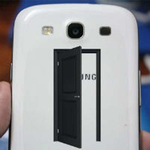 Thiết bị của Samsung có cửa sau? Nhà chế tạo Replicant Android ROM cho biết các thiết bị của Samsung đều có “cửa sau” trên phần mềm, cho phép người dùng từ xa có thể tiếp cận dữ liệu trên máy.