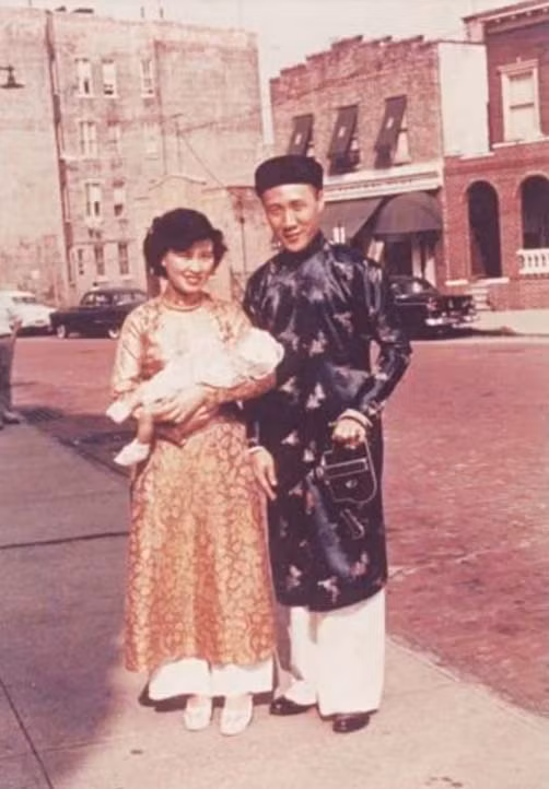 Nguoi giau nhat Sai Gon xua thue nhan cong phoi tien cho khoi moc-Hinh-2