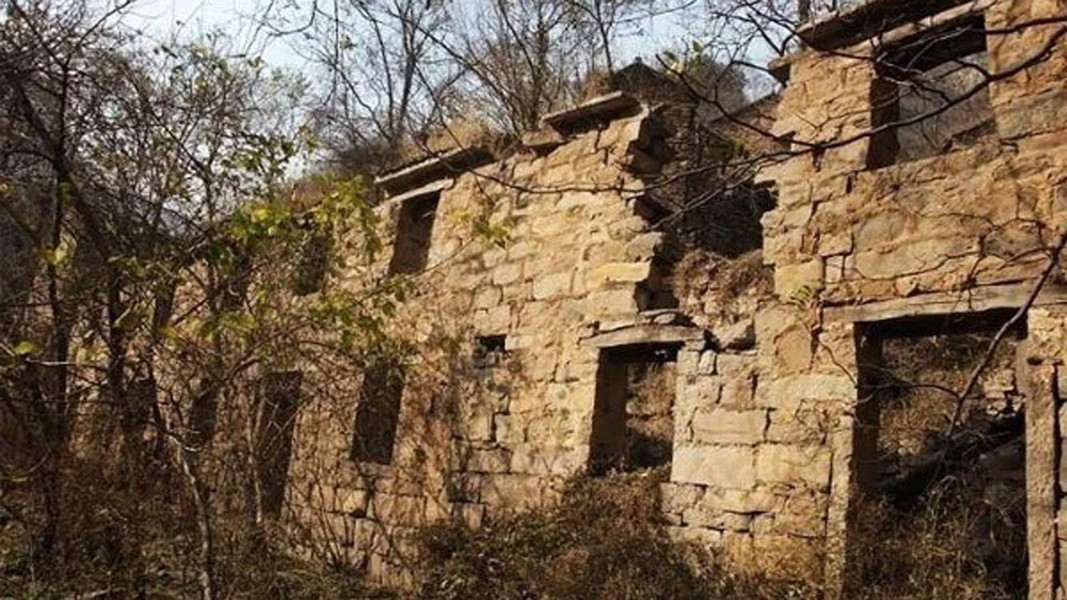 Nhiều người còn cảm thấy choáng váng, uể oải ngay khi bước chân vào ngôi làng.