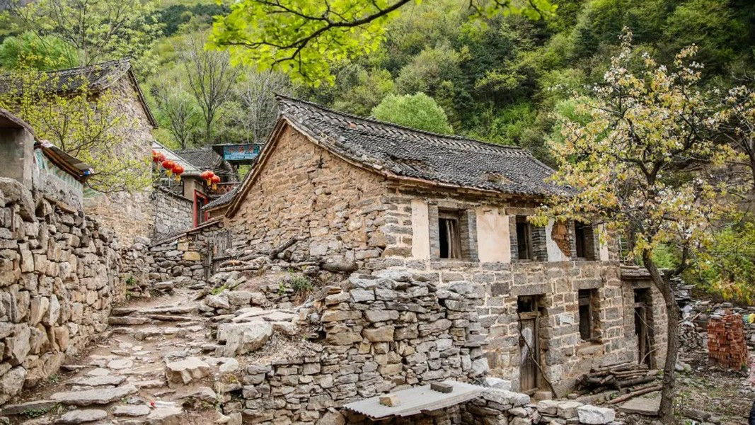  Ngôi làng đẹp tựa chốn tiên cảnh nhưng 'cấm cửa' du khách bởi sự bí ẩn của nó, khiến con người vào được nhưng khó ra...