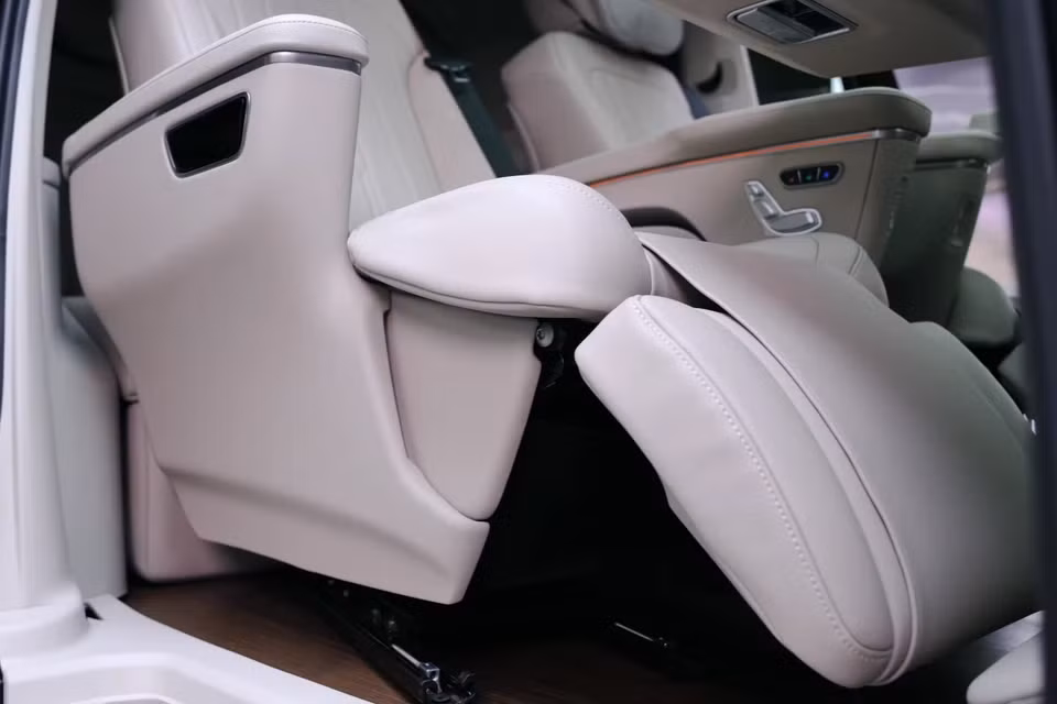 Bộ ghế mới trang bị nhiều tính năng như sưởi, làm mát, massage, nhớ 2 vị trí ghế, sạc điện thoại không dây...