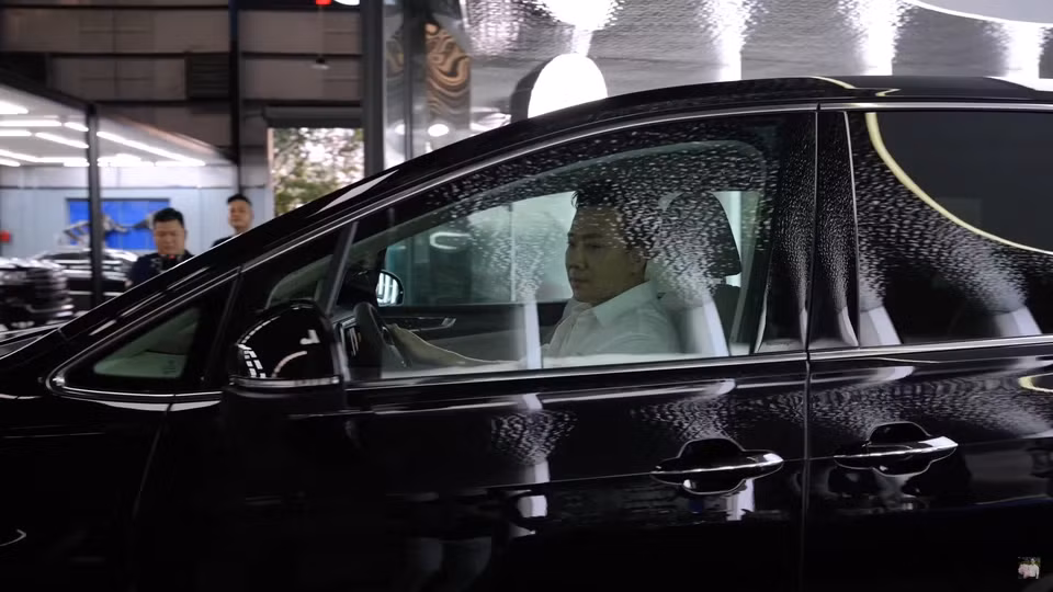 Volkswagen Viloran dùng động cơ tăng áp 2.0L, sản sinh công suất 220 mã lực và mô-men xoắn cực đại 350 Nm. Tại thị trường Việt Nam, mẫu MPV này cạnh tranh trực tiếp với Kia Carnival (1,209-1,799 tỷ đồng) cũng như tạo áp lực cho Mercedes-Benz V-Class (từ 3,039 tỷ đồng).