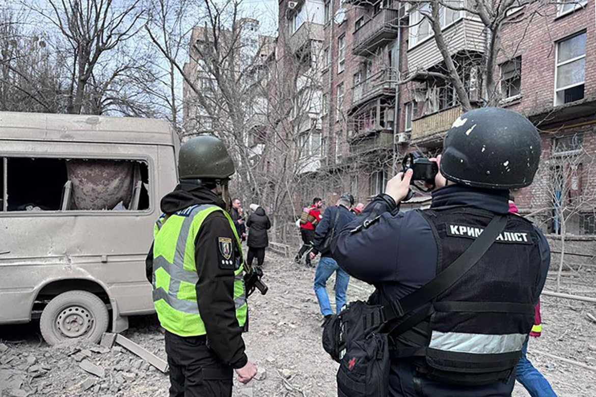  Thị trưởng Kiev Vitali Klitschko cho biết 5 người bị thương trong cuộc tấn công vào thủ đô Ukraine hôm 25/3, trong đó có 2 người được đưa đến bệnh viện.