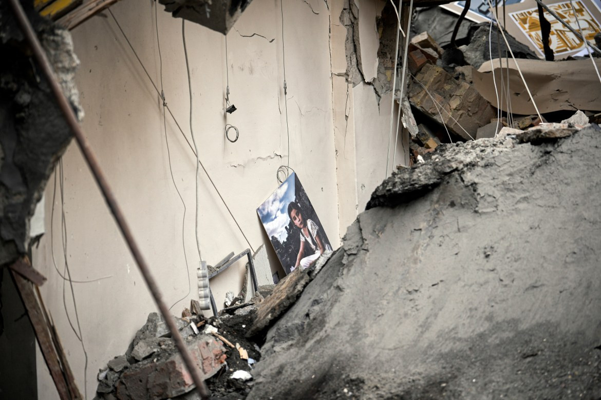 Serhiy Popko, người đứng đầu cơ quan quản lý quân sự của thành phố, cho biết Nga đã bắn hai tên lửa đạn đạo vào Kiev từ Crimea vào ban ngày, song chúng đều bị đánh chặn. Nhiều tiếng nổ lớn vang lên ở thủ đô Ukraine.