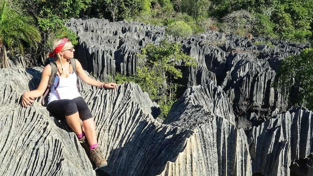 Mặc dù địa hình vô cùng hiểm trở, các “lưỡi dao đá” có thể cắt bất cứ thứ gì một cách dễ dàng nhưng nơi đây luôn được các du khách mạo hiểm muôn được khám phá, check-in. Theo Geology Science/Fotolia.