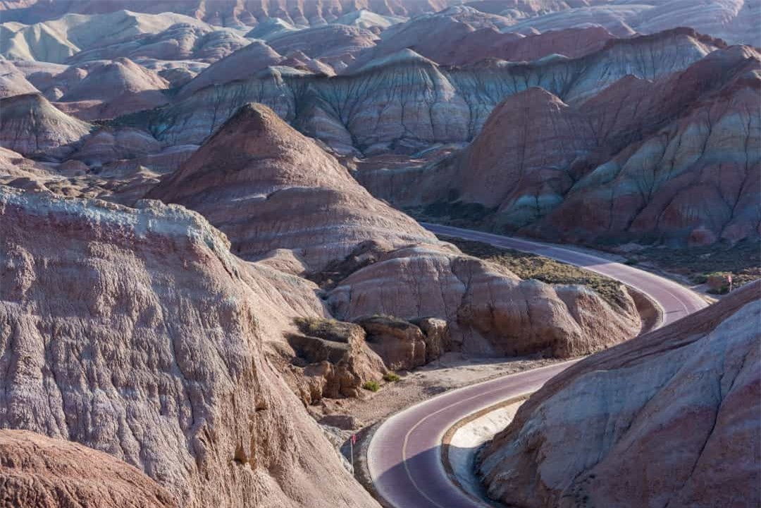 Nó cũng là kết quả của hàng triệu năm xói mòn và các quá trình địa chất khác.