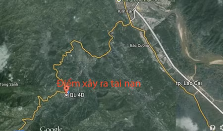 Cung đường quốc lộ 4D nối với Kim Tân, Lào Cai gần Sapa cũng là nơi các phượt thủ rùng mình mỗi khi nhắc đến. Với những khúc cua khó chịu cùng với những vách, vực dựng đứng sâu hàng trăm mét, cung đường này chính là nơi xảy ra vụ tai nạn xe khách Sao Việt chở khoảng 50 người rơi xuống vực dẫn đến cái chết của 12 người và nhiều người khác bị thương hôm 1/9 vừa qua.