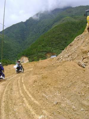 Với dân phượt đã trải nghiệm qua cung đường đèo Ô Quy Hồ, đây được xem là một thử thách thực sự với họ. Cung đường này đầy rẫy những khúc "cua tay áo" rất nguy hiểm. Cùng với đó là một số đoạn đường xấu, đòi hỏi người điều khiển xe máy đi qua phải có kinh nghiệm và một độ cứng nhất định.