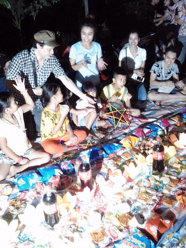 Nguyễn Việt Anh, một thành viên khác của club Hy Vọng chia sẻ cảm xúc của mình: "Chưa một chương trình nào lấy đi nhiều nụ cười và nước mắt của tất cả chúng tôi như hôm nay. Và cũng chưa bao giờ mình khóc trước đám đông như vậy... Thời tiết thuận lợi, tình nguyện viên nhiệt tình, các nhà hảo tâm tốt bụng... Không còn lời nào để diễn tả hết tâm trạng của mình bây giờ... Cảm ơn, cảm tất cả mọi người".