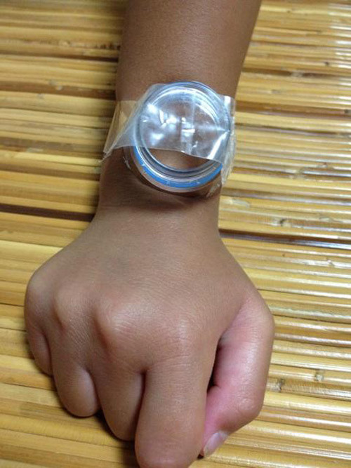 Trở về với tuổi thơ, sung sướng với những món quà kiểu trẻ con trong mỗi dịp Tết Trung Thu, nhiều bạn trẻ chia sẻ các tấm hình chế đồ chơi ngộ nghĩnh như một cách ôn lại kỷ niệm.