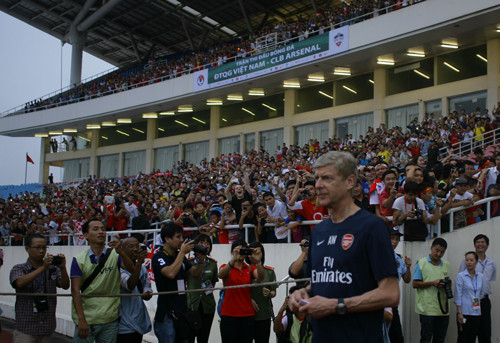 HLV Arsene Wenger.