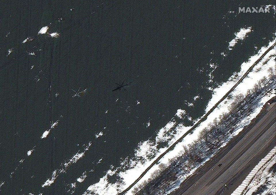 br/> Hình ảnh vệ tinh cho thấy máy bay trực thăng tấn công đang bay gần Tomarovka Một hình ảnh vệ tinh cho thấy một máy bay trực thăng tấn công mặt đất bay gần Tomarovka, Nga ngày 24/2.