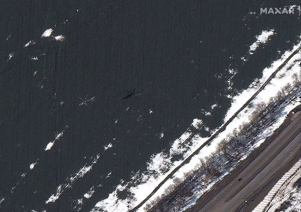 br/> Hình ảnh vệ tinh cho thấy máy bay trực thăng tấn công đang bay gần Tomarovka Một hình ảnh vệ tinh cho thấy một máy bay trực thăng tấn công mặt đất bay gần Tomarovka, Nga ngày 24/2.