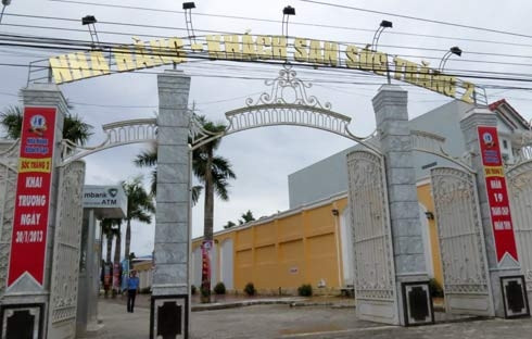 Sau khi chủ nhân vỡ nợ, ngôi biệt thự này đã được "biến" thành nhà hàng, khách sạn.