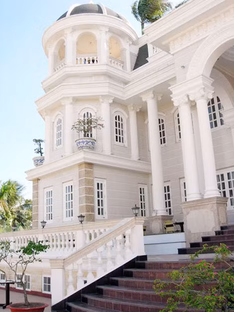 Sau khi ông Khuân bỏ trốn, ngôi biệt thự đã bị xiết nợ cho Ngân hàng Ngoại thương Việt Nam.