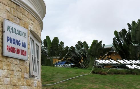 Tại đây có cả phòng Karaoke, nhận tổ chức tiệc cưới, hội nghị.