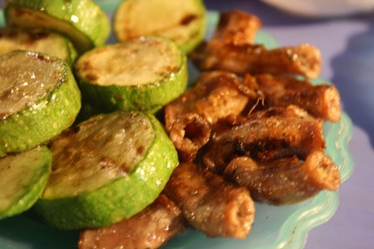 Lòng lợn cũng góp mặt trong những món nướng của nơi này.