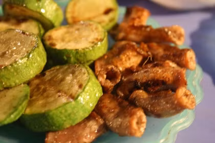 Lòng lợn cũng góp mặt trong những món nướng của nơi này.