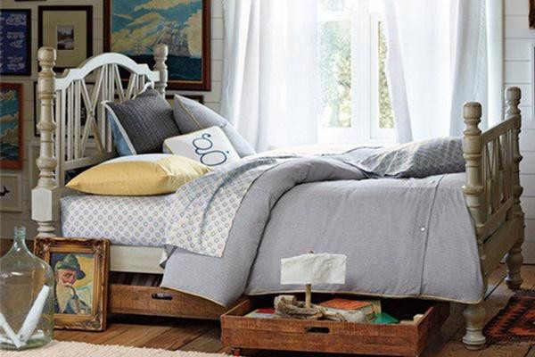 Tuy nhiên, bạn không nên đặt sách vở cũ dưới gầm giường bởi chúng thường dễ nảy sinh mối một ảnh hưởng tới hệ hô hấp sức khỏe người nằm trên giường. Nhất là với người gia và trẻ nhỏ có hệ miễn dịch không tốt thường dễ bị bệnh. 