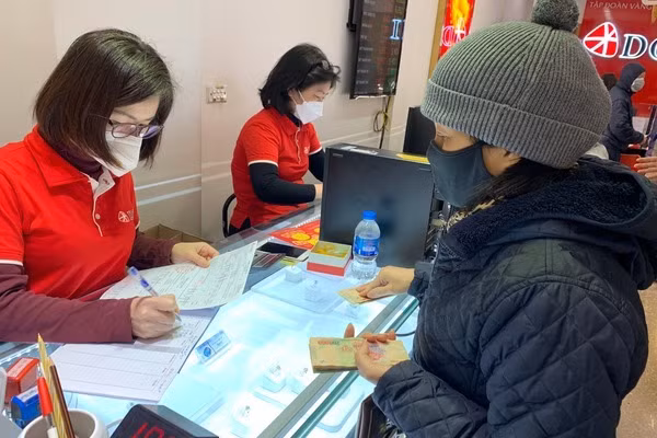 Gia vang hom nay 18/3: Nuoc My bat dong, vang tang tro lai