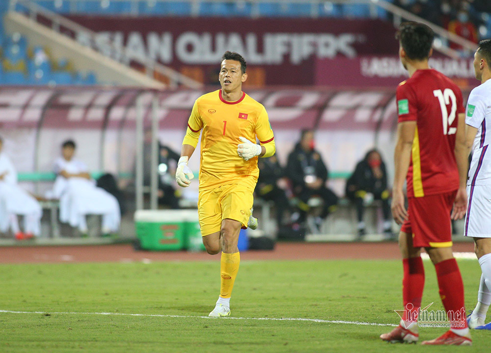 Thay Park trieu tap gap Tan Truong dau Oman, Nhat Ban