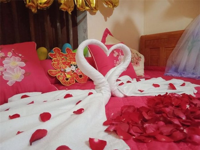 Me chong trang tri giuong cuoi cho con, ai cung “ngo nguoi”-Hinh-2