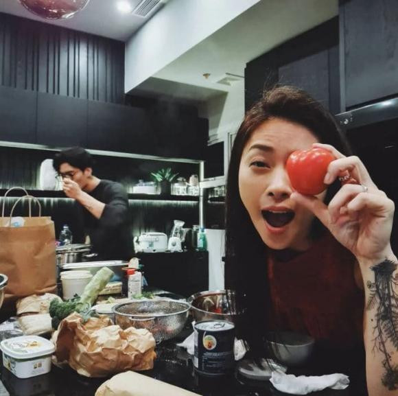 Ngo Thanh Van hanh phuc khoe duoc ban trai Huy Tran cung chieu