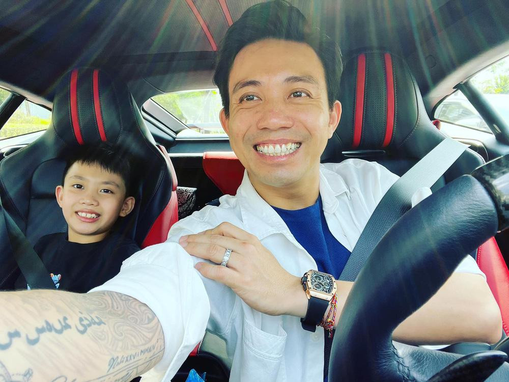 Minh Nhua cho quy tu len song, he lo chuyen 'noi nghiep' dac biet