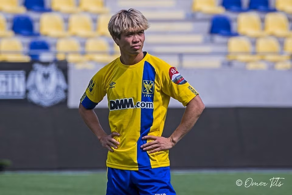 Nguyễn Công Phượng là cái tên hiếm hoi của bóng đá Việt Nam thi đấu ở 3 đội nước ngoài. Anh lần lượt khoác áo Mito Hollyhock (Nhật Bản), Incheon United (Hàn Quốc) và Sint Truidense (Bỉ). Tuy nhiên, chân sút này không để lại nhiều dấu ấn khi chủ yếu ra sân ở các trận đấu không quan trọng (tổng cộng 14 trận). Ảnh: Sint Truidense.