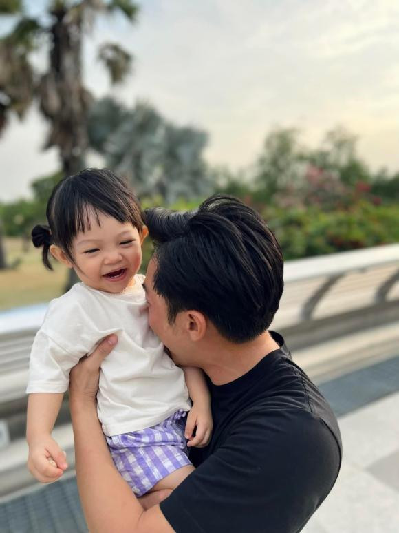 Cường Đô La đăng ảnh bên ái nữ, dân mạng liền dự đoán tương lai của Suchin - Hình 2 Cuong Do La dang anh ben ai nu, dan mang lien du doan tuong lai cua Suchin-Hinh-2