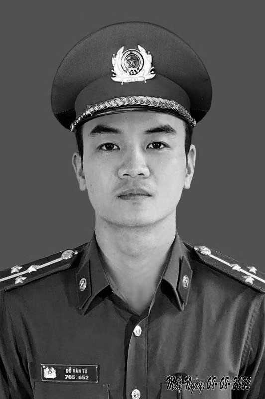 Truy thang cap bac ham cho chien sy tre hy sinh khi dau tranh voi toi pham