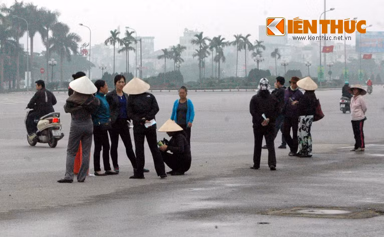 Vé ít người đến mua, dân "phe vé" đứng ngồi không yên...